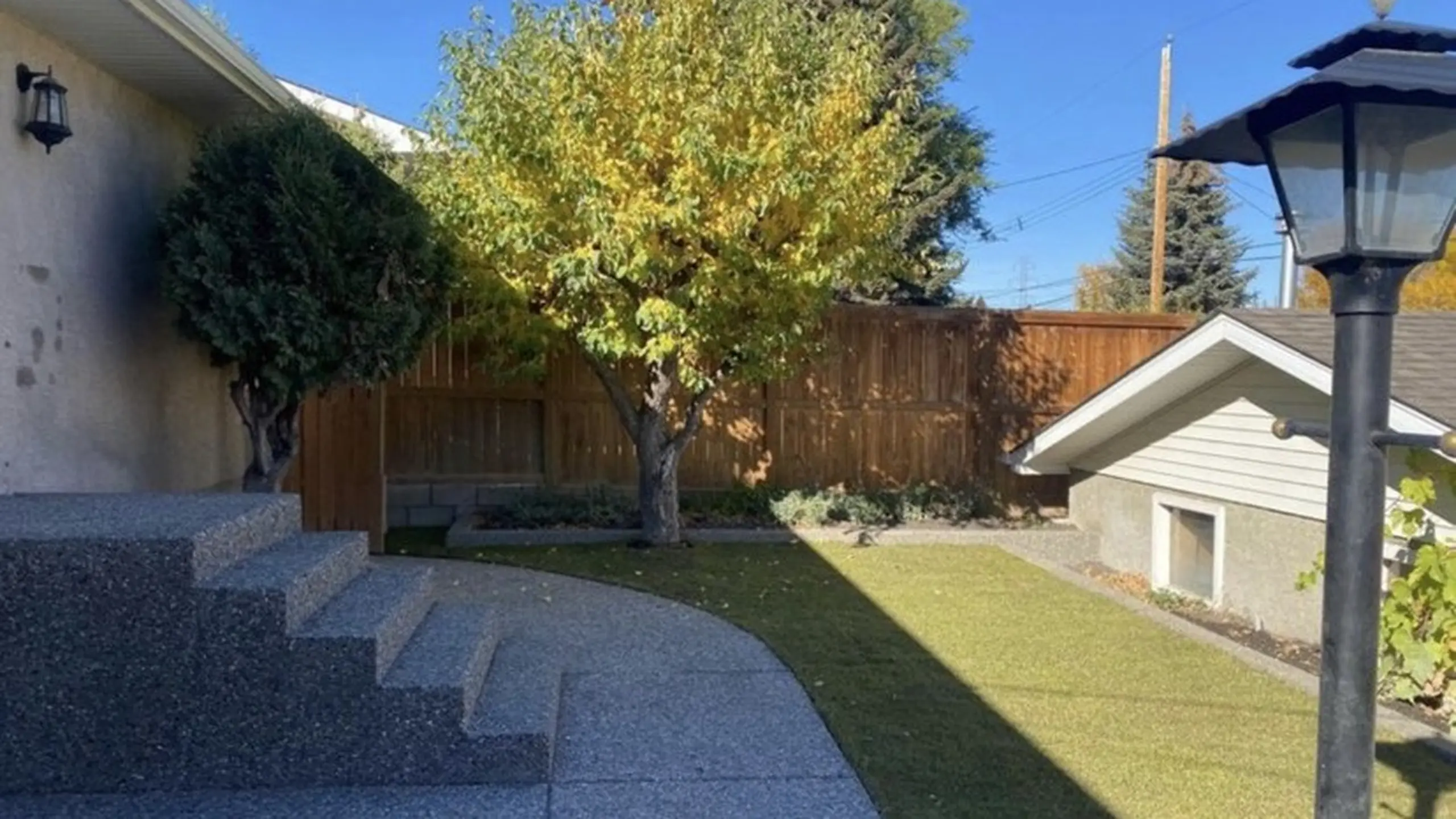Calgary curved exposed aggregate concrete patio and steps installation